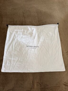 Mina Baie White Black Drawstring Dust Bag